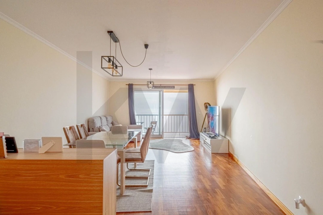 Apartamento T2 para Arrendamento em Caniço Foto 1