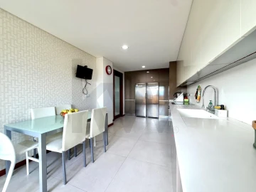 Apartamento T3 para Venda em Santo António dos Cavaleiros e Frielas