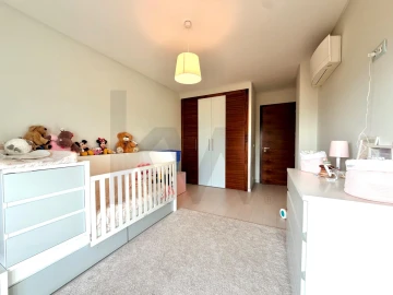 Apartamento T3 para Venda em Santo António dos Cavaleiros e Frielas