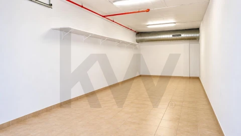 Apartamento T3 para Venda em Santo António dos Cavaleiros e Frielas