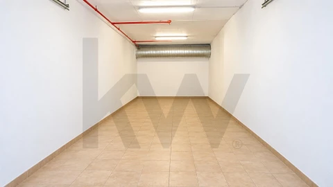 Apartamento T3 para Venda em Santo António dos Cavaleiros e Frielas