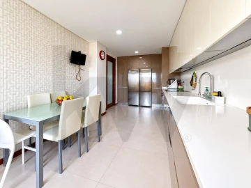 Apartamento T3 para Venda em Santo António dos Cavaleiros e Frielas