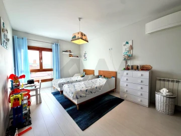 Apartamento T3 para Venda em Santo António dos Cavaleiros e Frielas