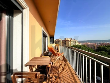 Apartamento T3 para Venda em Santo António dos Cavaleiros e Frielas