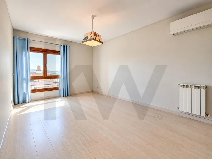 Apartamento T3 para Venda em Santo António dos Cavaleiros e Frielas Foto 17