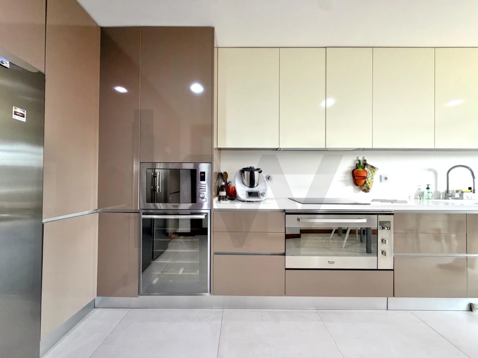 Apartamento T3 para Venda em Santo António dos Cavaleiros e Frielas Foto 31
