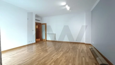Apartamento T2 para Arrendamento em Odivelas