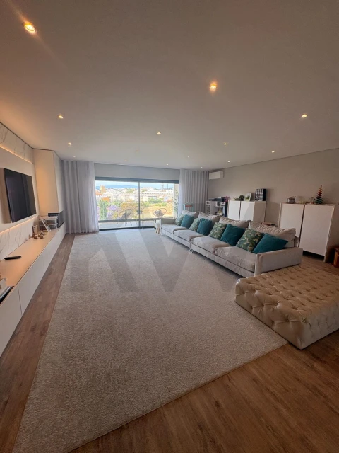 Apartamento T5 para Venda em Portimão