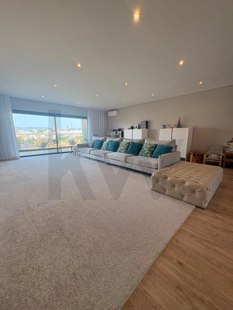Apartamento T5 para Venda em Portimão Foto 3