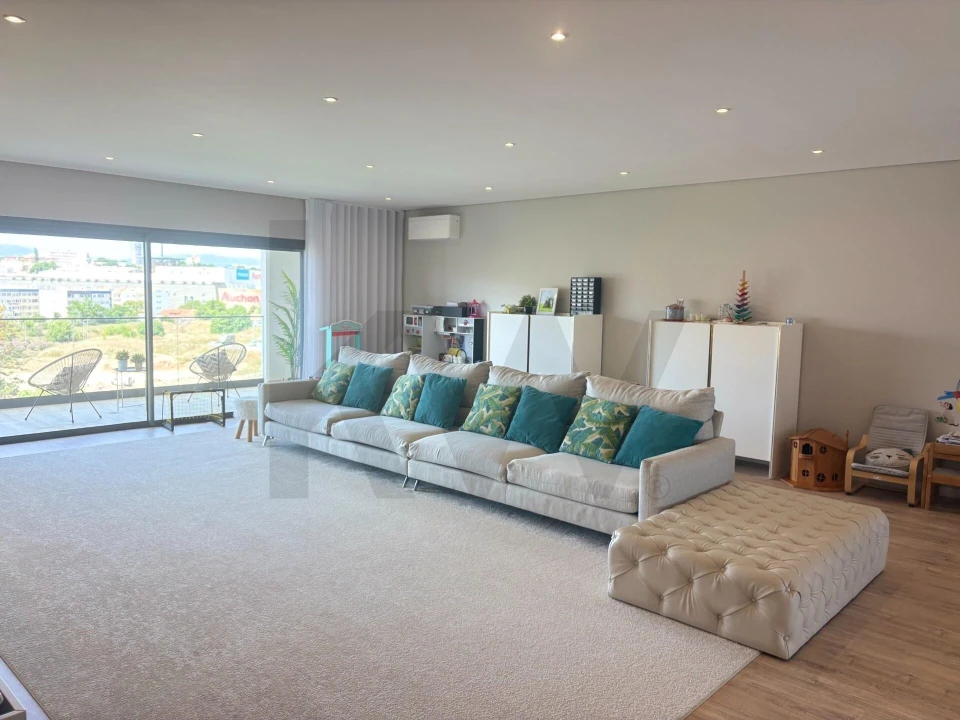 Apartamento T5 para Venda em Portimão Foto 1
