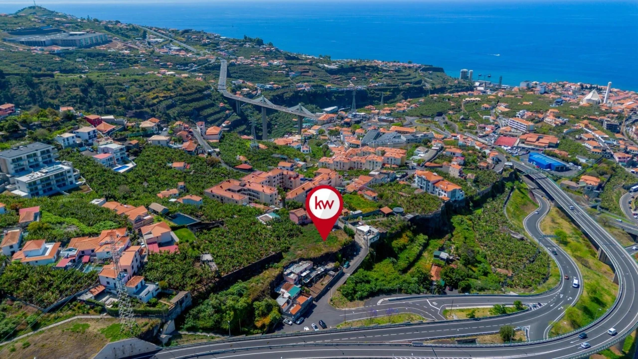 Terreno para Venda em Camara de Lobos Foto 1