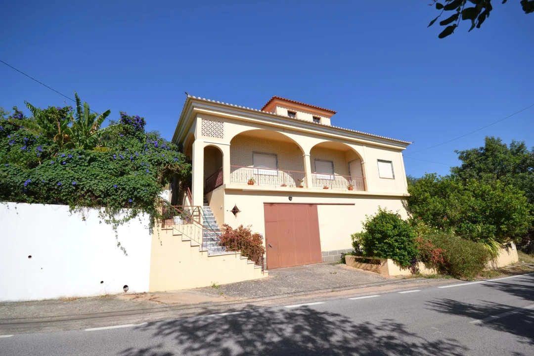 Moradia T4 para Venda em Loule (São Sebastião) Foto 1