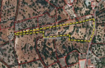 Moradia T4 para Venda em Loule (São Sebastião)