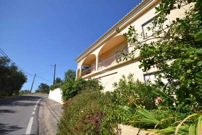 Moradia T4 para Venda em Loule (São Sebastião)