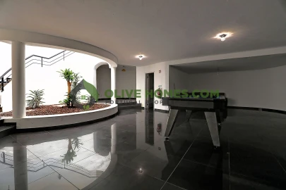 Moradia T6 para Venda em Quarteira