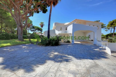 Moradia T6 para Venda em Quarteira