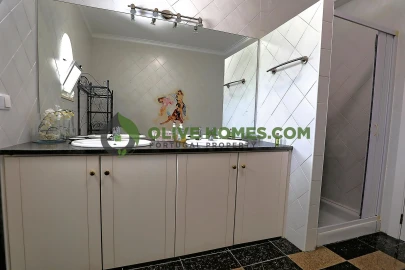 Moradia T6 para Venda em Quarteira