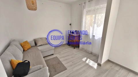 Moradia T1 para Venda em Armação de Pera
