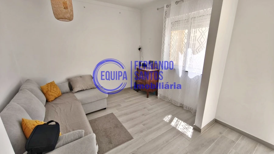 Moradia T1 para Venda em Armação de Pera Foto 5