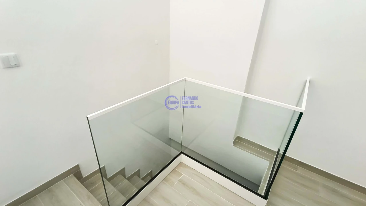 Moradia T1 para Venda em Armação de Pera Foto 11