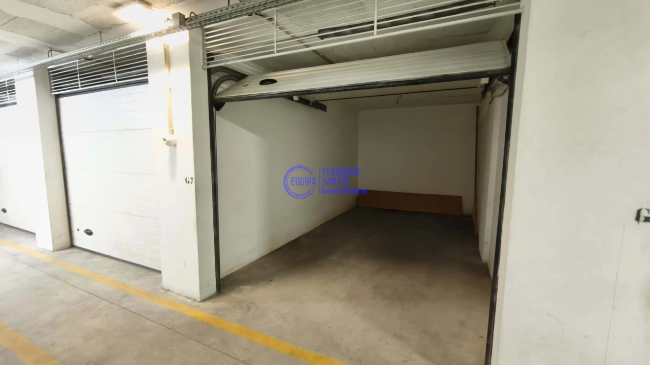 Garagem para Venda em Armação de Pera Foto 1