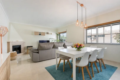 Apartamento T2 para Venda em Loures