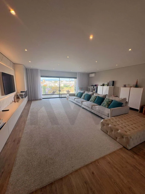 Apartamento T5 para Venda em Portimão