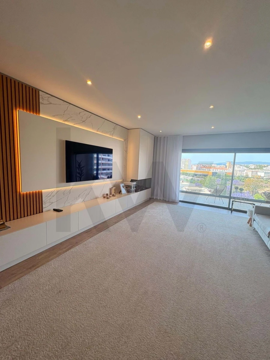 Apartamento T5 para Venda em Portimão Foto 4