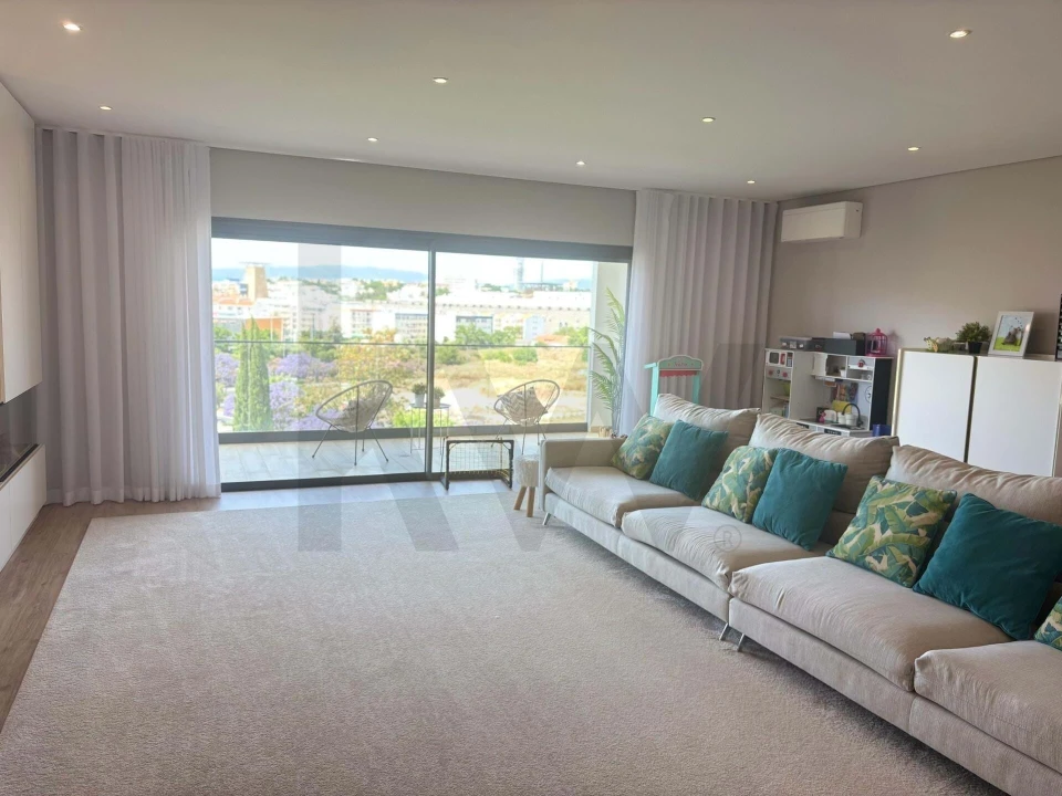 Apartamento T5 para Venda em Portimão Foto 2