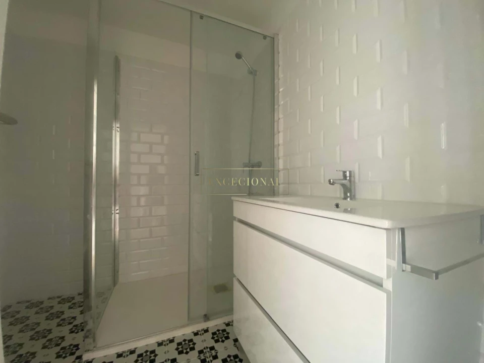 Apartamento T1 para Venda em Lordelo do Ouro e Massarelos Foto 5