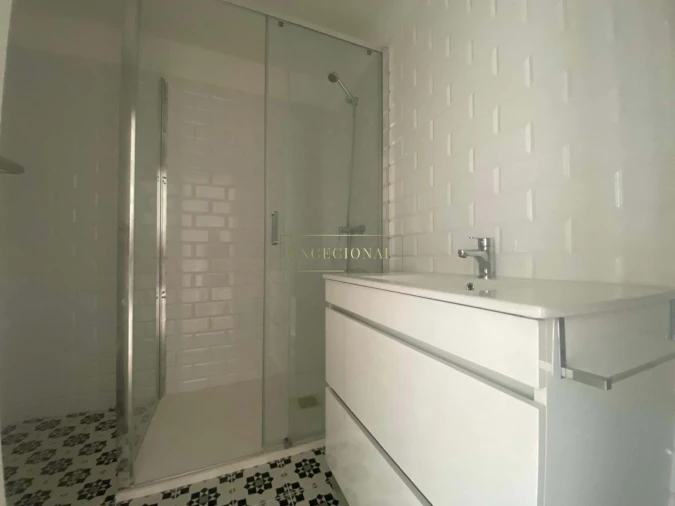 Apartamento T2 para Venda em Lordelo do Ouro e Massarelos Foto 5