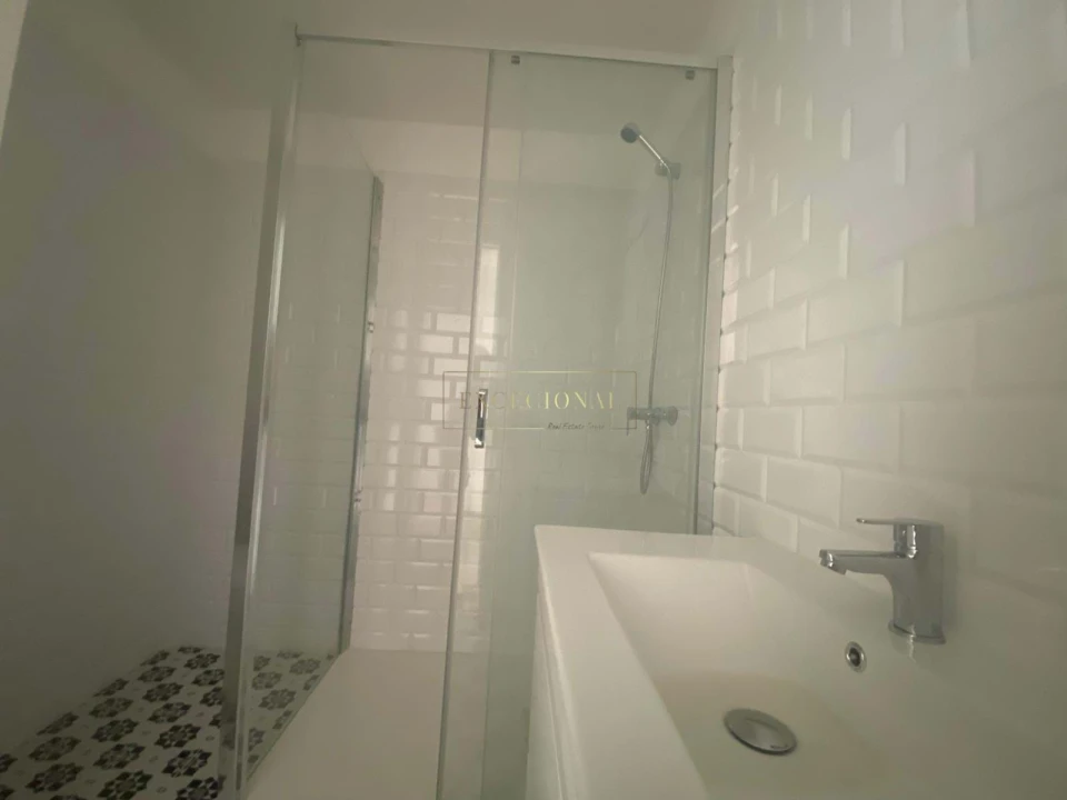 Apartamento T2 para Venda em Lordelo do Ouro e Massarelos Foto 6