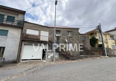 Moradia T2 para Venda em Lordelo