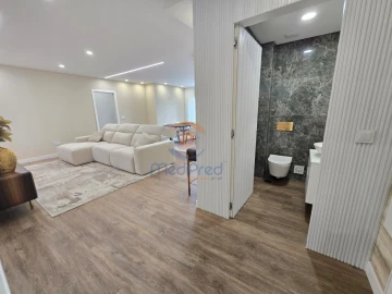 Apartamento T2 para Venda em Pontinha e Famões