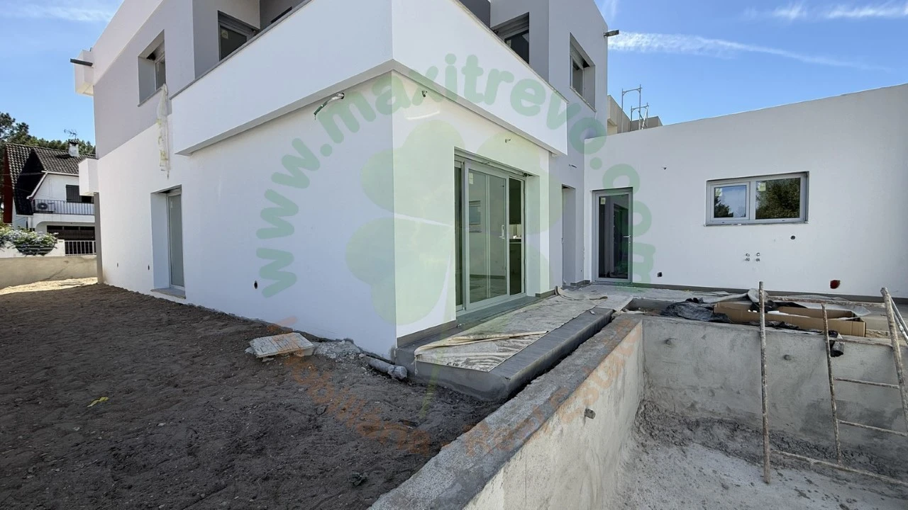 Moradia T4 para Venda em Fernao Ferro Foto 2