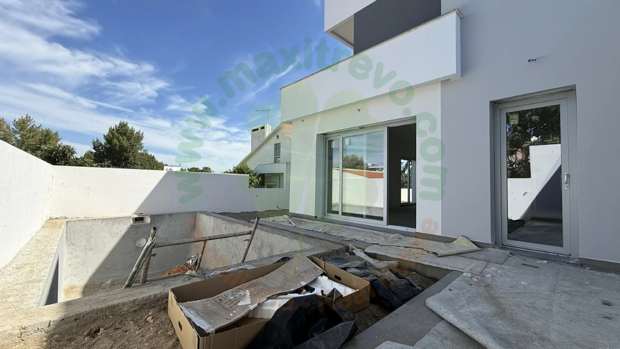 Moradia T4 para Venda em Fernao Ferro Foto 34