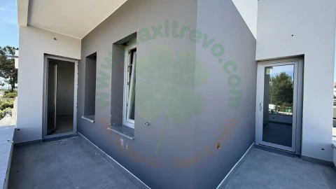 Moradia T4 para Venda em Fernao Ferro