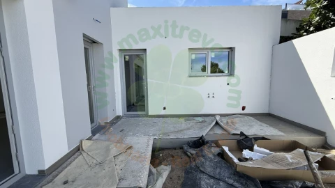 Moradia T4 para Venda em Fernao Ferro