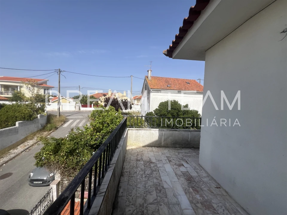 Moradia T7 para Venda em Charneca de Caparica e Sobreda Foto 40