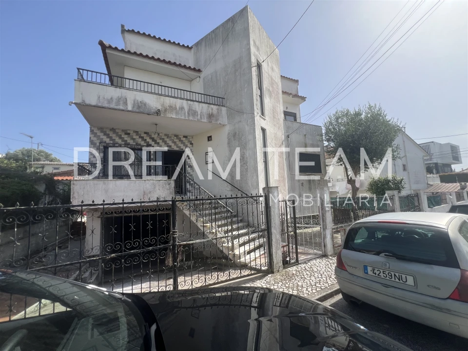 Moradia T7 para Venda em Charneca de Caparica e Sobreda Foto 2