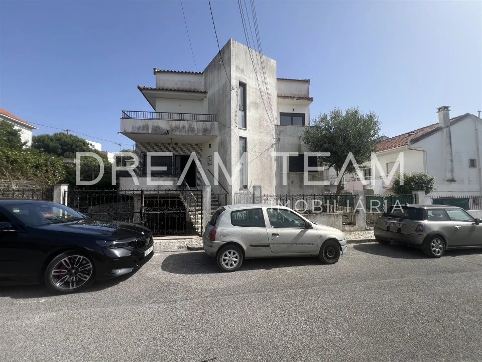 Moradia T7 para Venda em Charneca de Caparica e Sobreda Foto 1