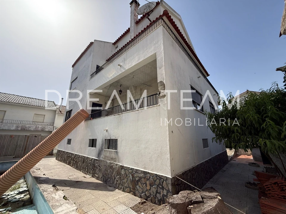 Moradia T7 para Venda em Charneca de Caparica e Sobreda Foto 3