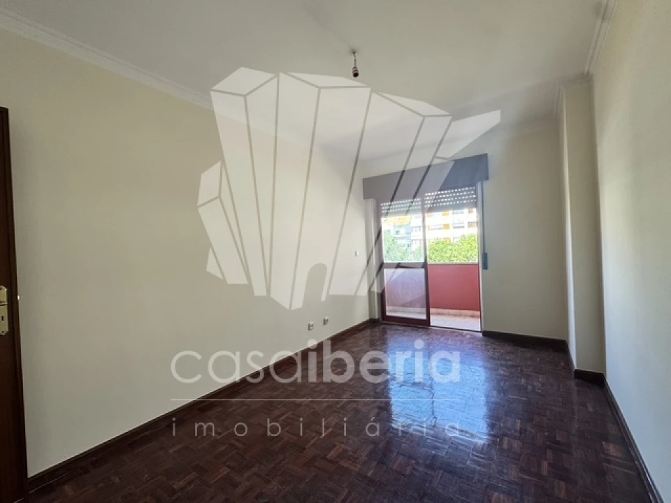 Apartamento T2 para Venda em Algueirão-Mem Martins Foto 12