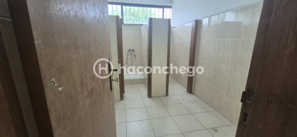 Armazém para Arrendamento em Pousa