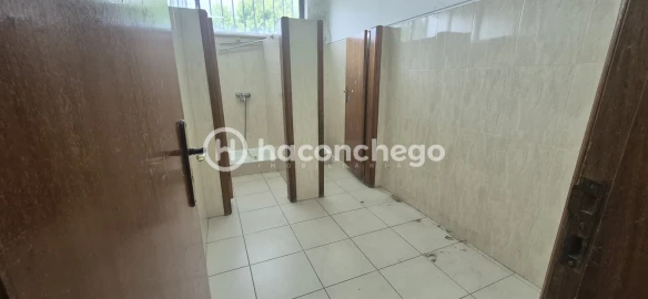 Armazém para Arrendamento em Pousa