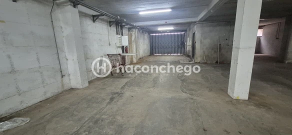 Armazém para Arrendamento em Pousa