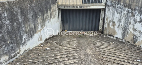 Armazém para Arrendamento em Pousa