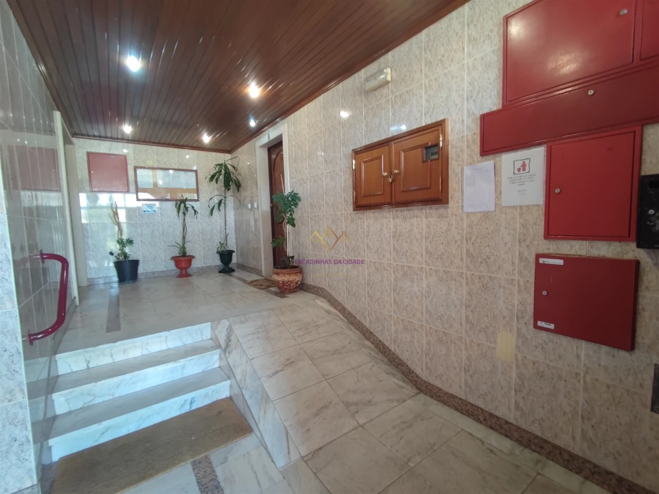 Apartamento T2 para Venda em Algueirão-Mem Martins Foto 3