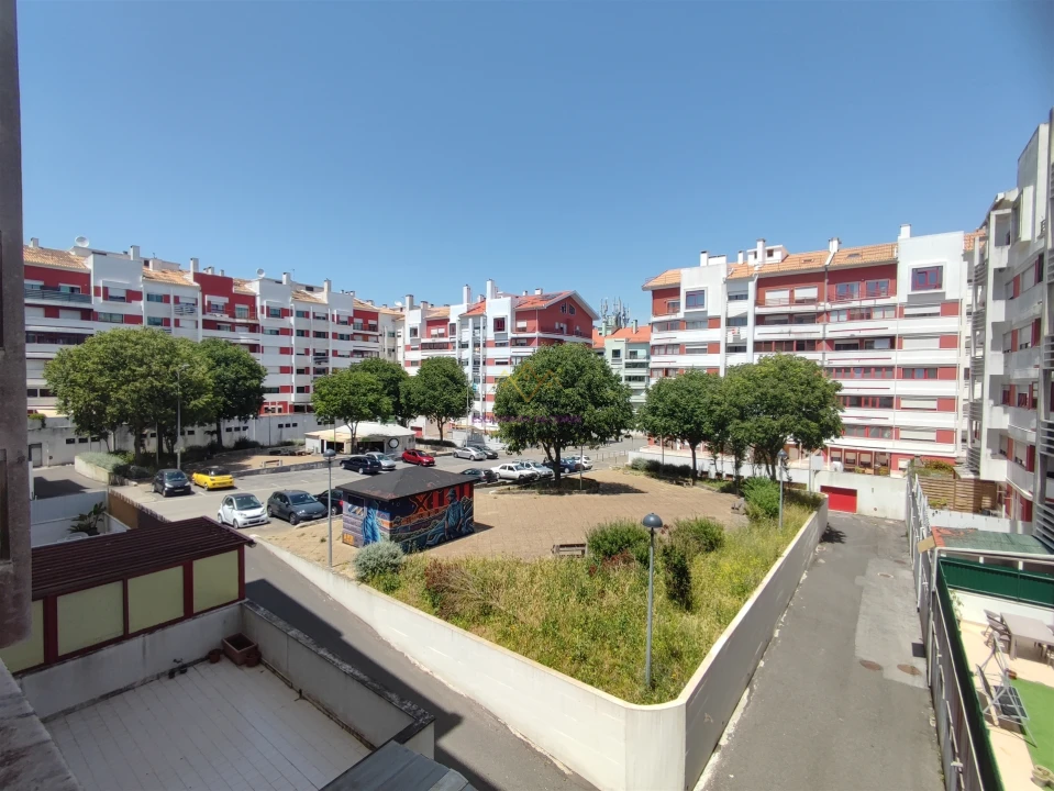 Apartamento T2 para Venda em Algueirão-Mem Martins Foto 1