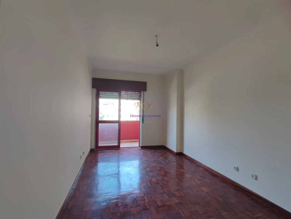 Apartamento T2 para Venda em Algueirão-Mem Martins Foto 17